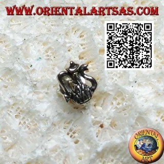 Mini pendiente de plata, la jarra tallada