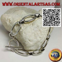 Pulsera de plata suave en una cadena de grandes anillos ovalados