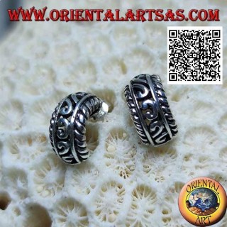 Pendientes semicírculo de plata con decoración calada y cierre de mariposa