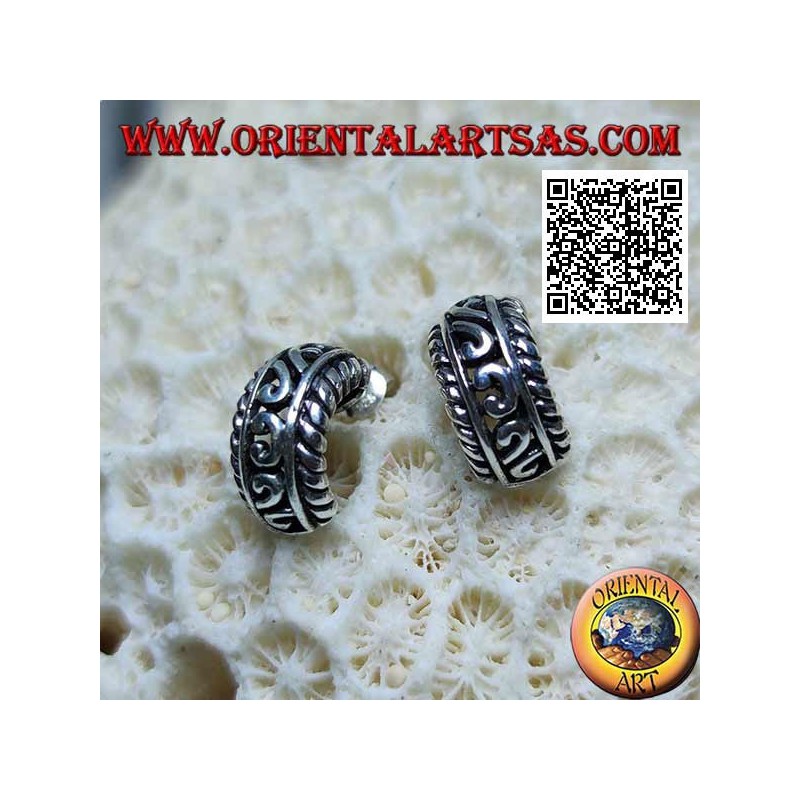 Boucles d'oreilles demi-cercle en argent à décor ajouré et fermoir papillon