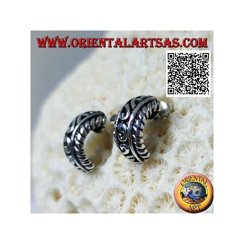 Boucles d'oreilles demi-cercle en argent à décor ajouré et fermoir papillon