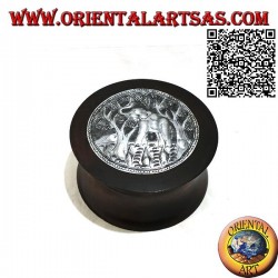 Zylindrische konvexe Box aus Mahagoniholz ​​mit Nickel- oder Silberplatte eines Elefanten im Wald