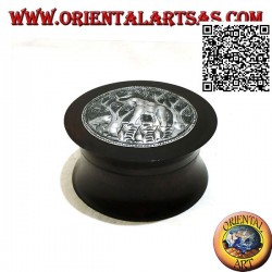 Zylindrische konvexe Box aus Mahagoniholz ​​mit Nickel- oder Silberplatte eines Elefanten im Wald