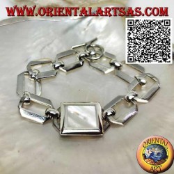 Silver chain bracelet with squared rings with rectangular mother of pearl with smooth edge