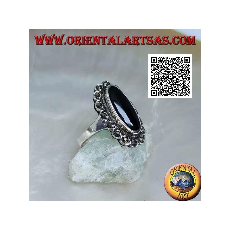 Anello in argento con onice ovale allungata con cornice a nuvoletta di marcassiti