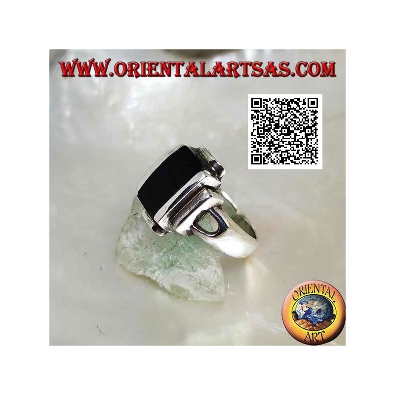 Anillo de plata con rectángulos superpuestos lisos y ónix rectangular