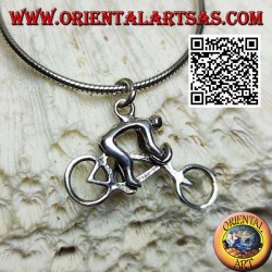Pendentif en argent, le cycliste sprinter de course