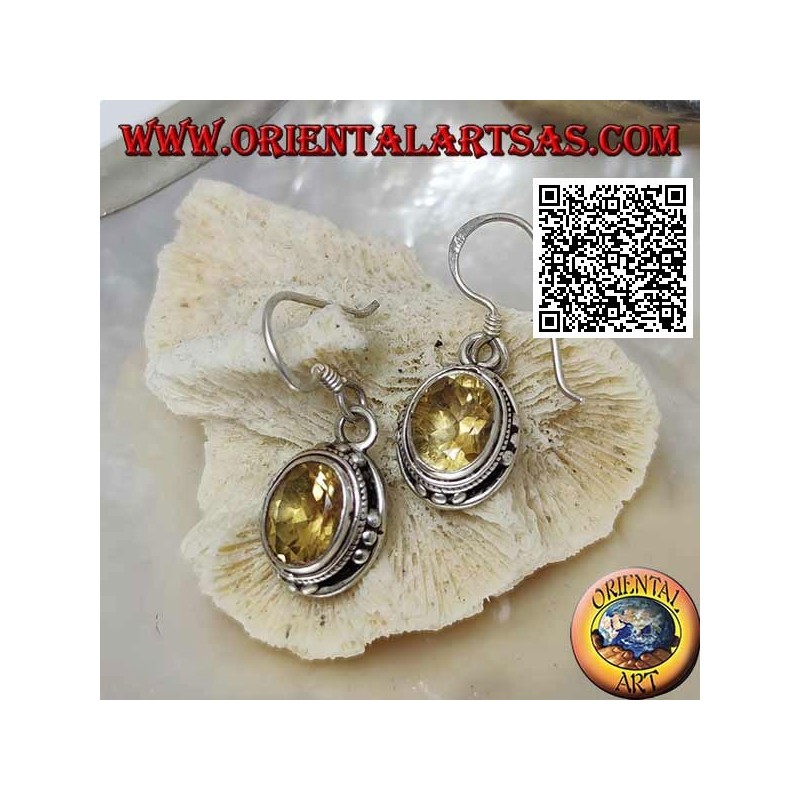 Pendientes de plata con topacio amarillo ovalado natural y trío de bolas en los cuatro puntos cardinales