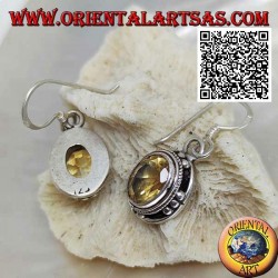 Pendientes de plata con topacio amarillo ovalado natural y trío de bolas en los cuatro puntos cardinales
