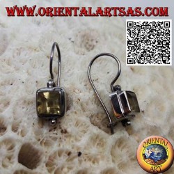 Pendientes de plata con topacio amarillo natural facetado cuadrado en engaste liso