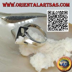 Bague en argent lisse avec prisme de base triangulaire