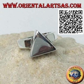 Anillo de plata lisa con prisma de base triangular