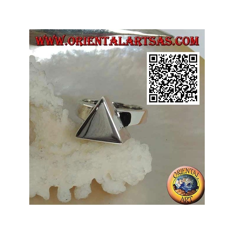 Anillo de plata lisa con prisma de base triangular