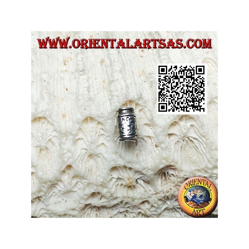 Mini silberner Ohrring, der Lauf