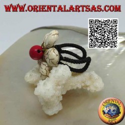Bague fleur ajustable en pâte howlite et centre corail en laiton doré (macramé)