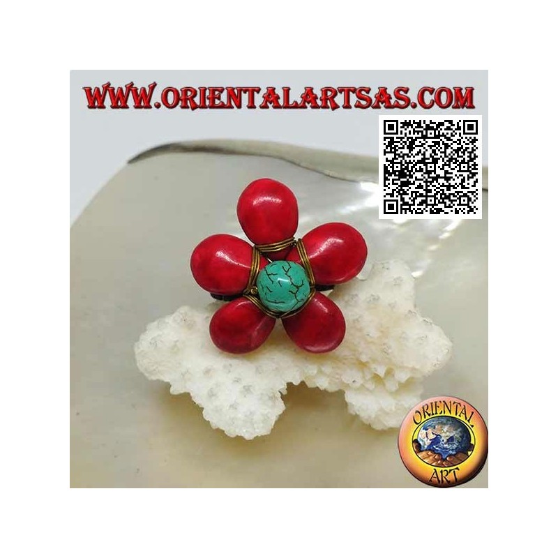 Anillo ajustable en forma de flor en pasta de coral y centro turquesa en latón dorado (macramé)