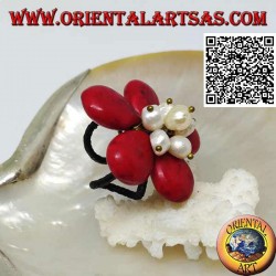 Adjustable flower-shaped ring in coral paste and mother-of-pearl beads in gold-plated brass (macramé)