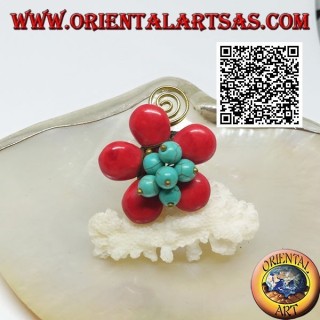 Verstellbarer Blumenring aus Korallenpaste, türkisfarbenen Perlen und Spirale aus vergoldetem Messing (Makramee)
