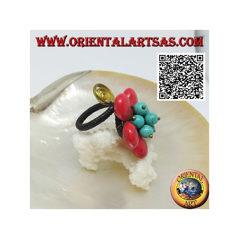 Anello regolabile a fiore in pasta di corallo, perline di turchese e spirale in ottone dorato rivestito (macramè)