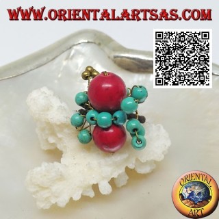 Anillo ajustable con esferas de pasta de coral y turquesa sobre hilos de latón bañados en oro (macramé)