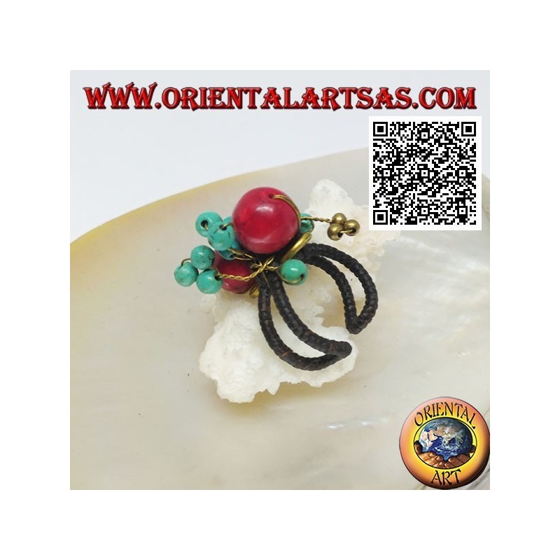 Verstellbarer Ring mit Kugeln aus Korallen- und Türkispaste auf goldbeschichteten Messingdrähten (Makramee)
