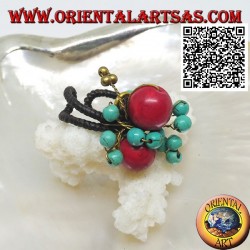 Anillo ajustable con esferas de pasta de coral y turquesa sobre hilos de latón bañados en oro (macramé)