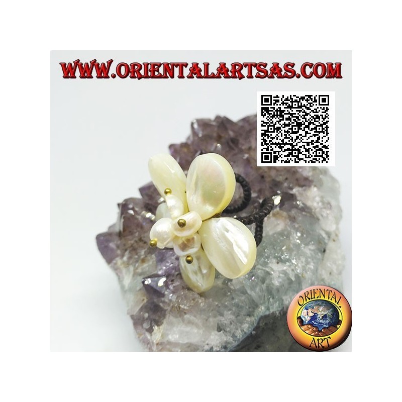 Adjustable flower ring with central mother-of-pearl beads in gold-plated brass (macrame)