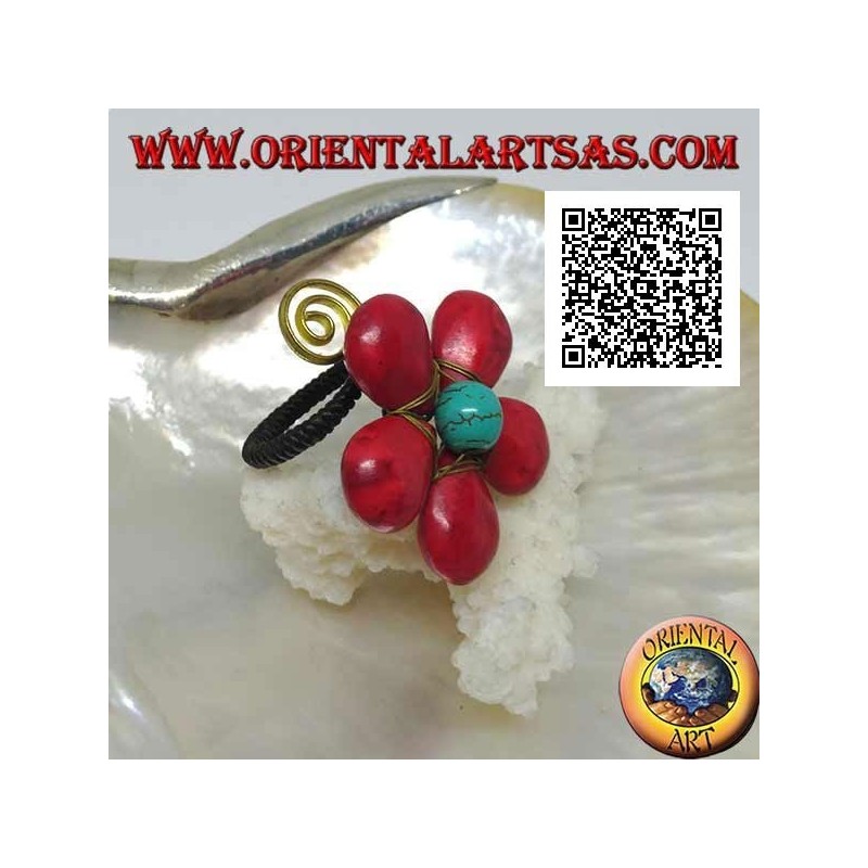 Bague ajustable en forme de fleur en pâte de corail et centre trchese avec spirale en laiton doré enduit (macramé)