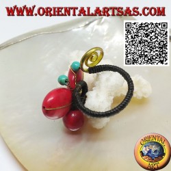 Anillo mariposa ajustable en pasta de coral y centro turquesa y espiral en latón dorado (macramé)