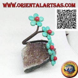 Pulsera rígida ajustable con 4 flores de pasta turquesa y centro de coral en latón dorado (macramé)
