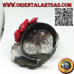 Pulsera de cuero rígida ajustable con flor de pasta de coral doble superpuesta y bolas de latón dorado