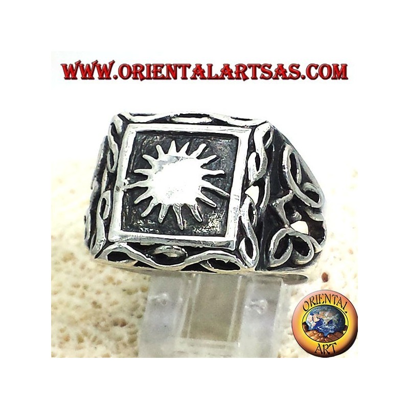 anillo de plata con el sol