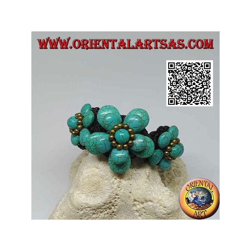 Pulsera suave con cinco flores de pasta turquesa y bolas de latón dorado