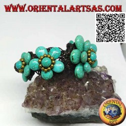 Bracelet souple avec cinq fleurs en pâte turquoise et boules en laiton doré