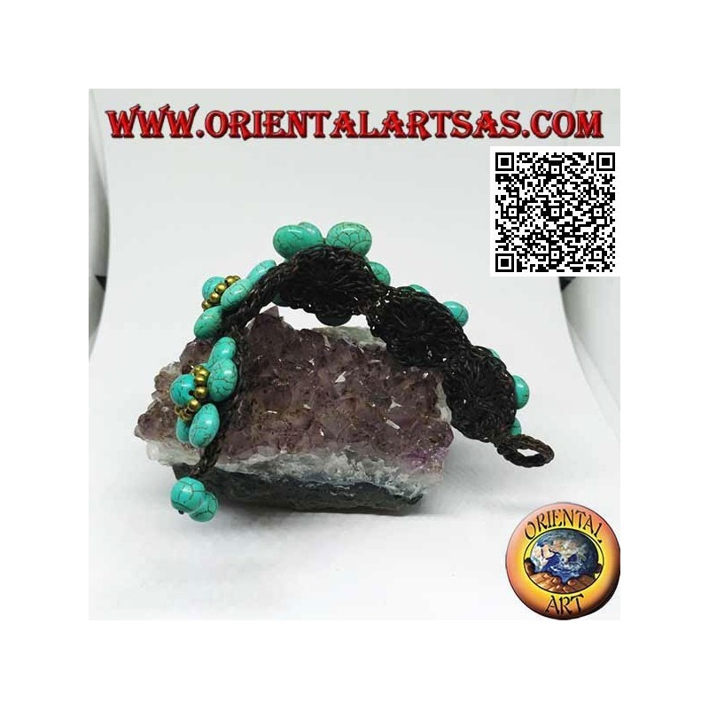 Pulsera suave con cinco flores de pasta turquesa y bolas de latón dorado