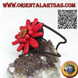 Pulsera rígida ajustable con gran margarita en pasta coral y bolas de latón bañadas en oro (macramé)