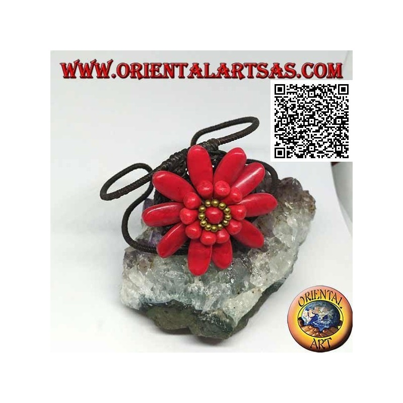 Adjustable rigid bracelet with large daisy in coral paste and golden coated brass balls (macramé)