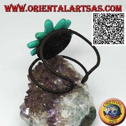 Pulsera rígida ajustable con gran margarita en pasta turquesa y bolas de latón bañadas en oro (macramé)