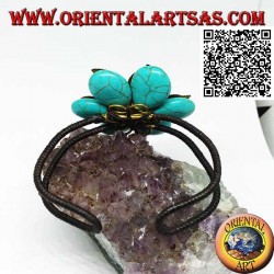 Pulsera rígida ajustable de flores en pasta turquesa y hojas en latón dorado (macramé)