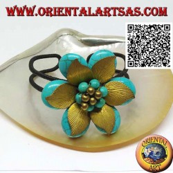 Pulsera rígida ajustable de flores en pasta turquesa y hojas en latón dorado (macramé)