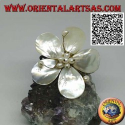 Verstellbares starres Armband aus Perlmuttblüte mit Stempeln aus vergoldetem Messing (Makramee)