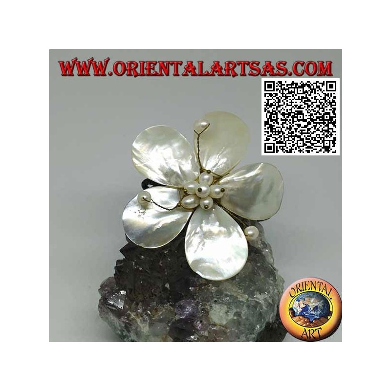 Adjustable bangle flower-shaped bracelet in mother-of-pearl with pistils in gold-plated brass (macrame)