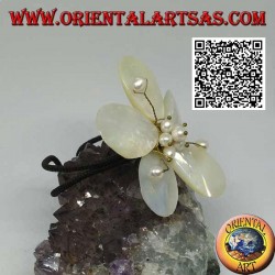 Verstellbares starres Armband aus Perlmuttblüte mit Stempeln aus vergoldetem Messing (Makramee)