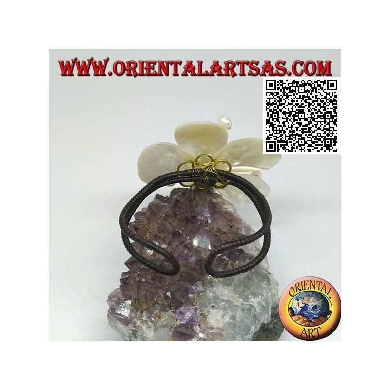 Adjustable bangle flower-shaped bracelet in mother-of-pearl with pistils in gold-plated brass (macrame)