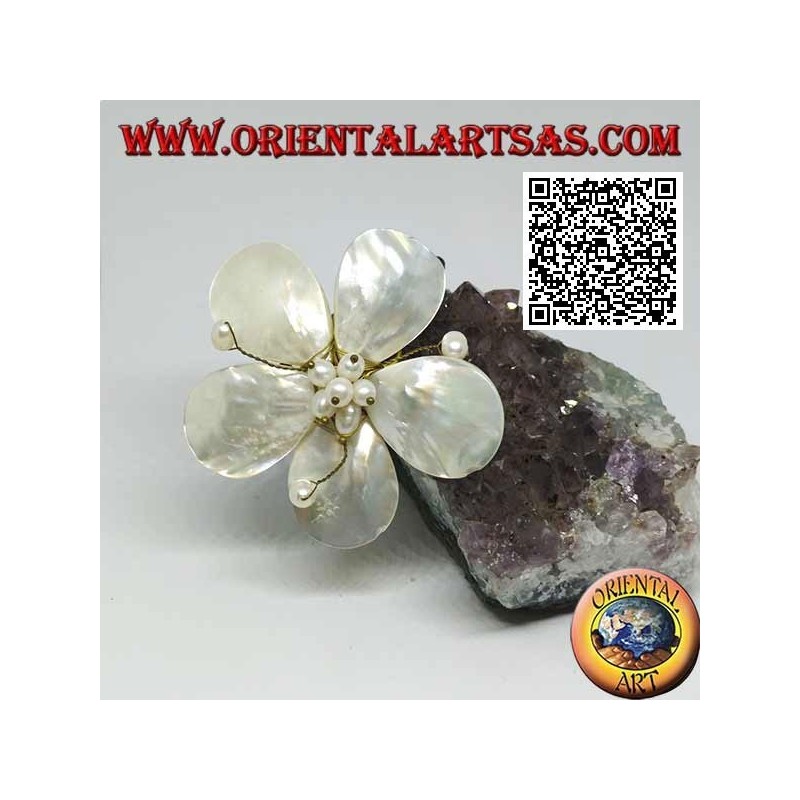 Verstellbares starres Armband aus Perlmuttblüte mit Stempeln aus vergoldetem Messing (Makramee)
