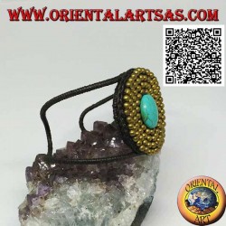 Adjustable rigid bracelet with oval turquoise paste surrounded by balls in gold-plated brass (macramé)