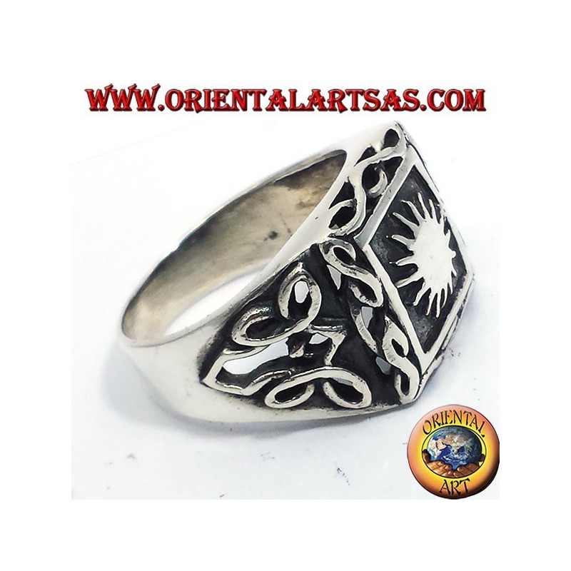 Bague en argent avec le soleil