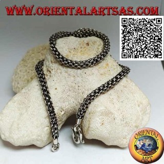 925 ‰ Silberkette mit quadratischem Querschnitt aus ineinander verschlungenen Ringen, 41 cm x 4 mm Halsband