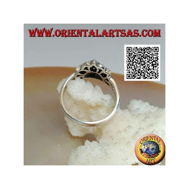 Anillo de plata flor de loto con medio sol en el centro (símbolo de pureza y renacimiento)