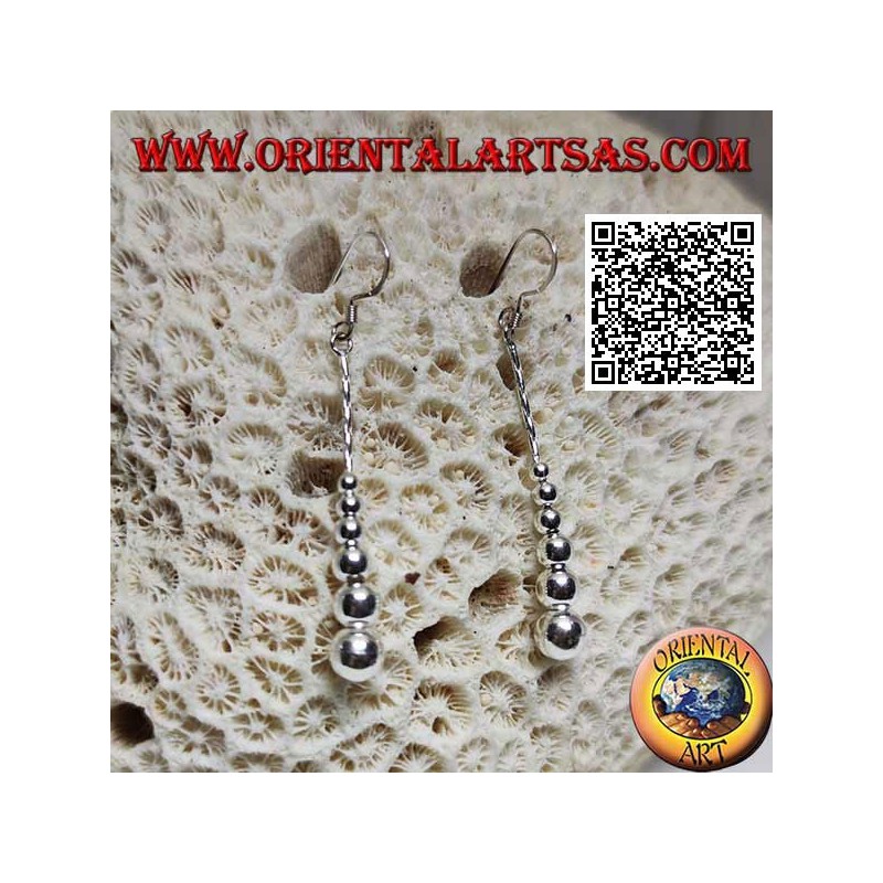 Boucles d'oreilles en argent avec une rangée de boules de croissance lisses suspendues